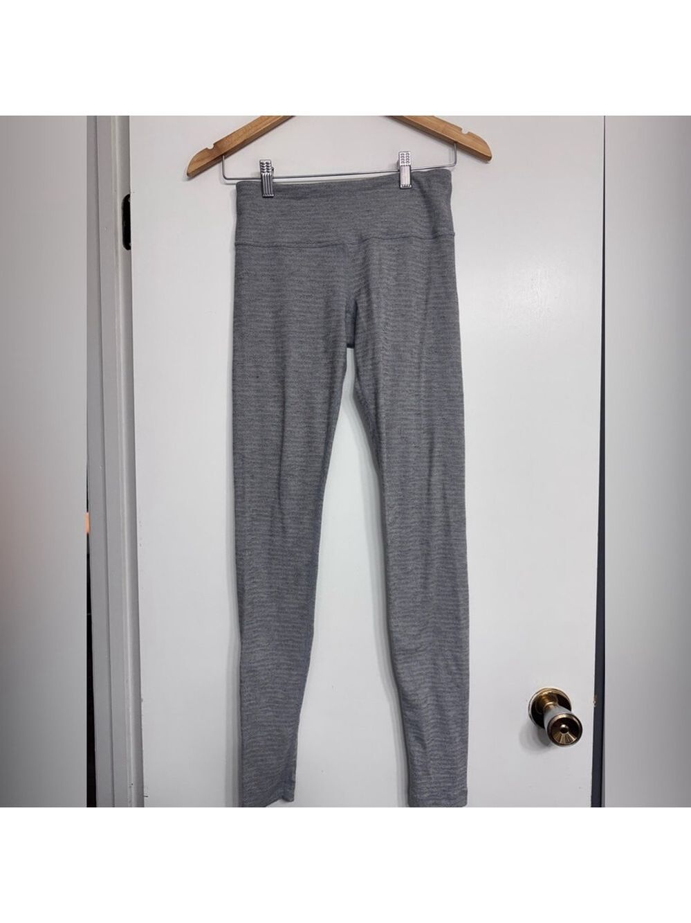 Lululemon Gray Seamless Leggings Size 4 - Picture 2 of 9